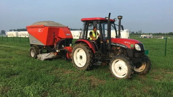 Cut and collect airport mowing TRILO C4