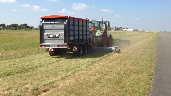 TRILO S12 Sweep & Collect in combination with a Spearhead mower on a airport