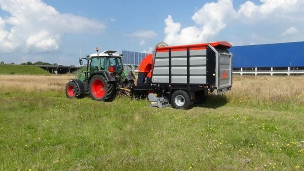 Vacuum trailer C8 cut and collect