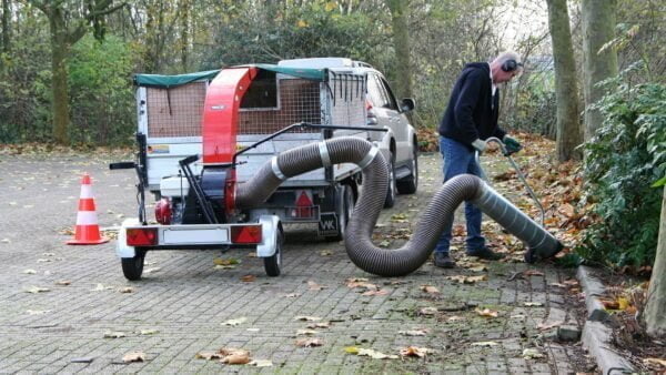 Debris loader TRILO SU40 mounted on a trailer