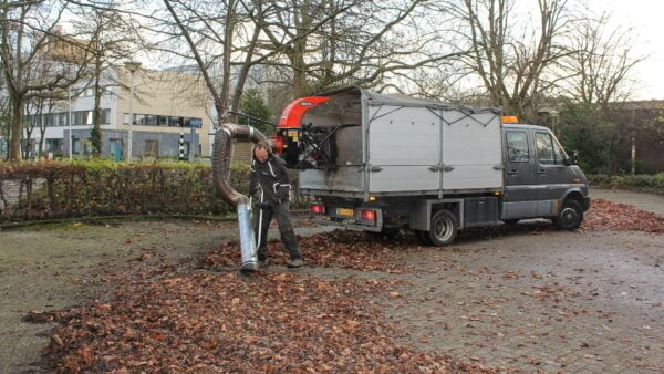 Debris loader tailgate TRILO SU40T easy clearing leaves or solid waste