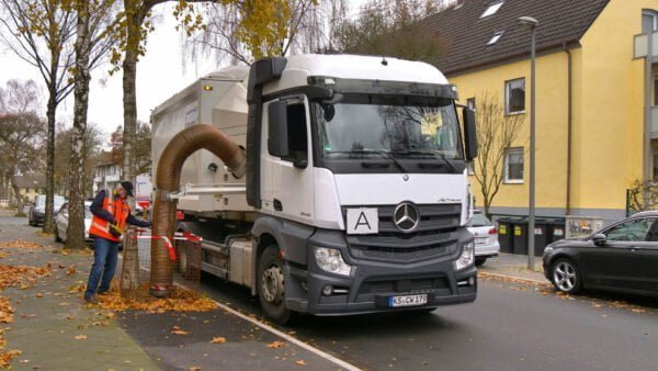 Vacuum container TRILO T25 for collecting debris