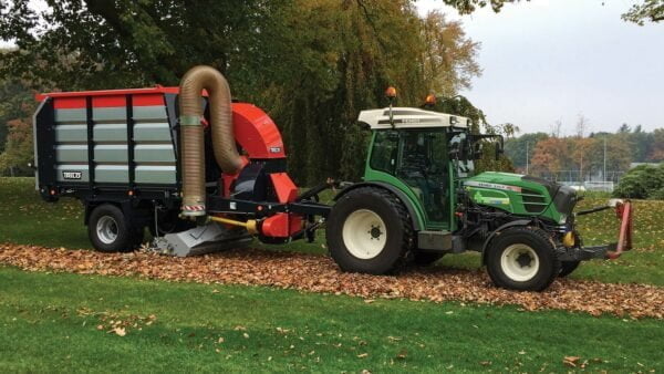 Vacuum trailer multi-purpose M8 sweepin and collecting leaves