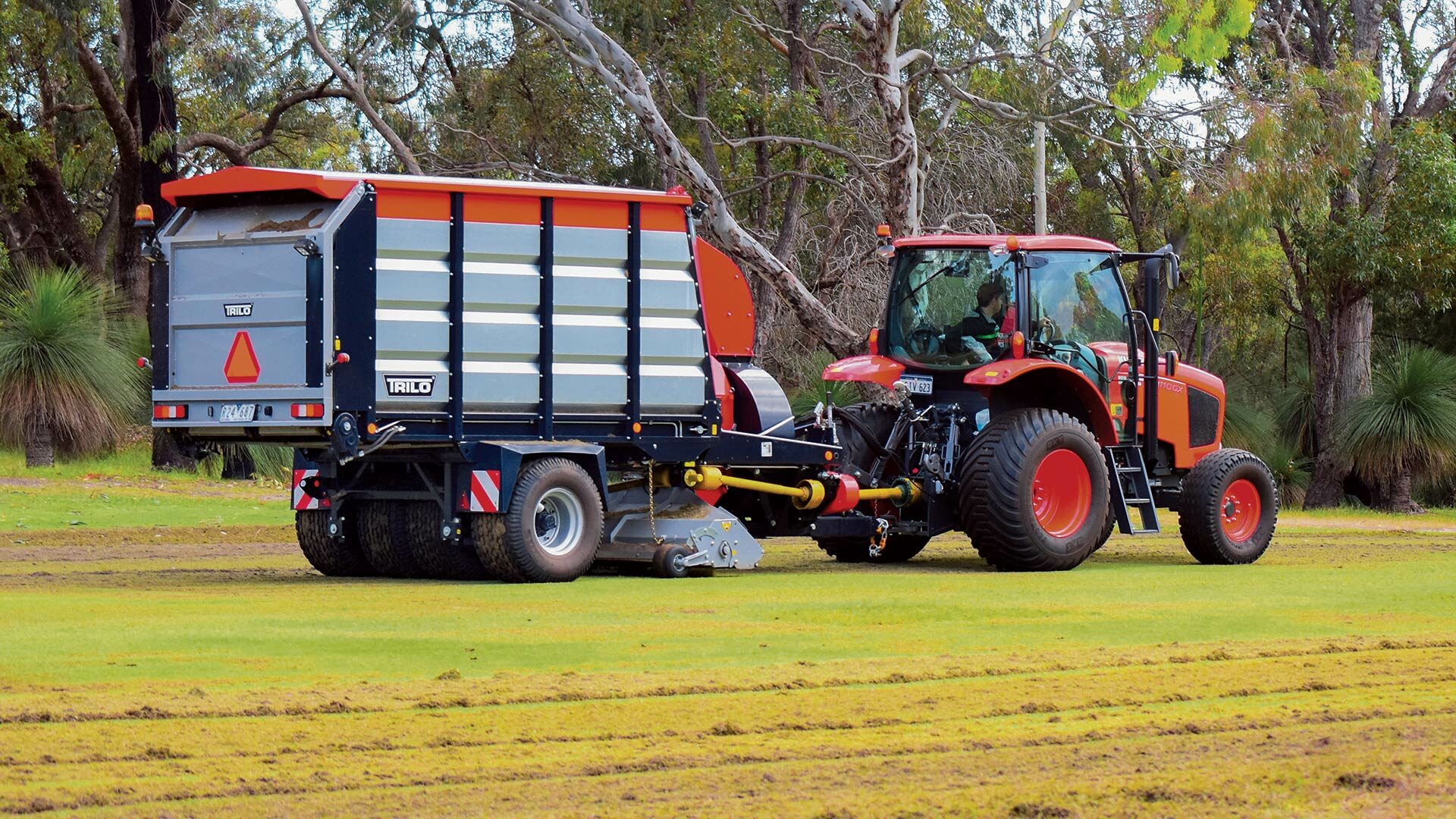 Vacuum trailer S10 sweeping and collecting in one pass on golf course