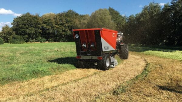 Vacuum mower C4 mowing and collecting in one pass