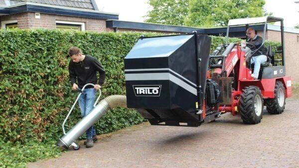 Debris loader TRILO T1 can be attached to all kinds of vehicles for mobile working