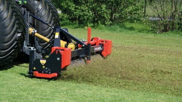 Verticutter VCU200 scarifying at a working width of 2 metres