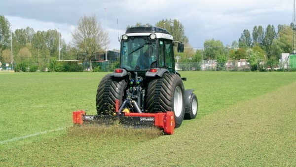 Verticutter VCU200 with vertically rotating scarifier blades in direction of travel